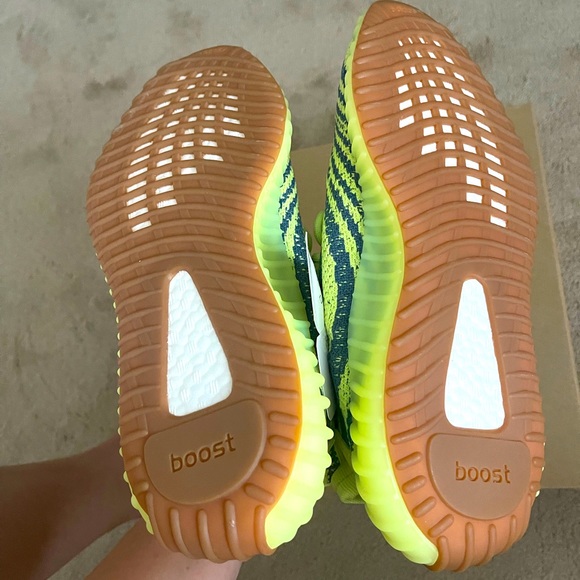 ▪️SOLD▪️NWT Yeezy Frozen Yellow Sz US 7.5 Men US 9 Women - Picture 5 of 7